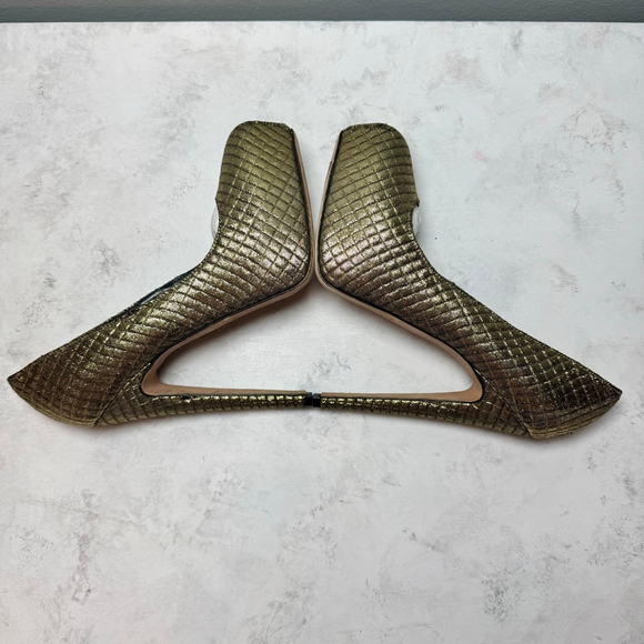 New Brian Atwood Gold Quilted Platform Heels Size 7 Silk & Leather - Picture 5 of 8